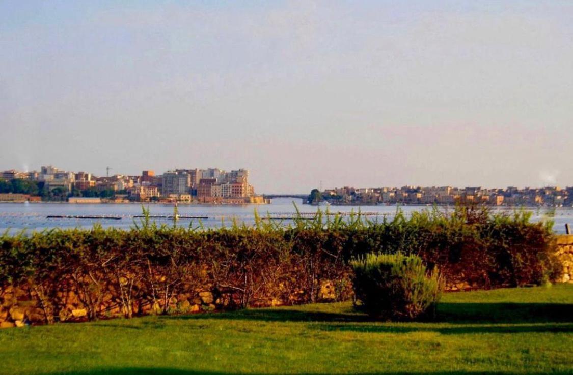 Hotel Saraceno Al Faro Taranto Bagian luar foto
