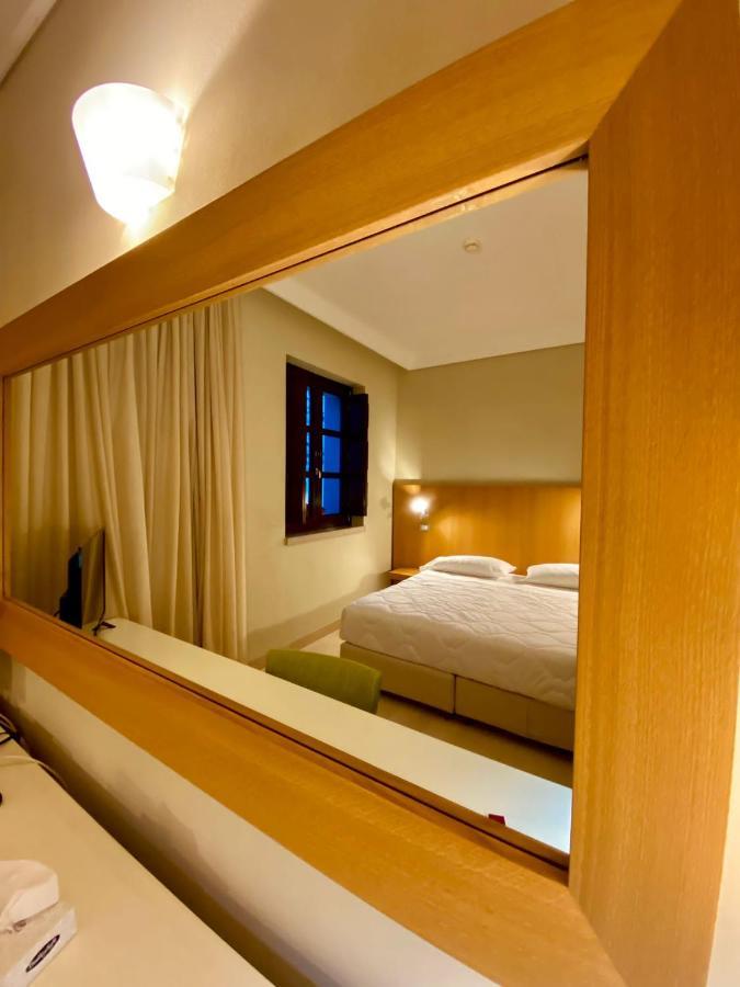Hotel Saraceno Al Faro Taranto Bagian luar foto