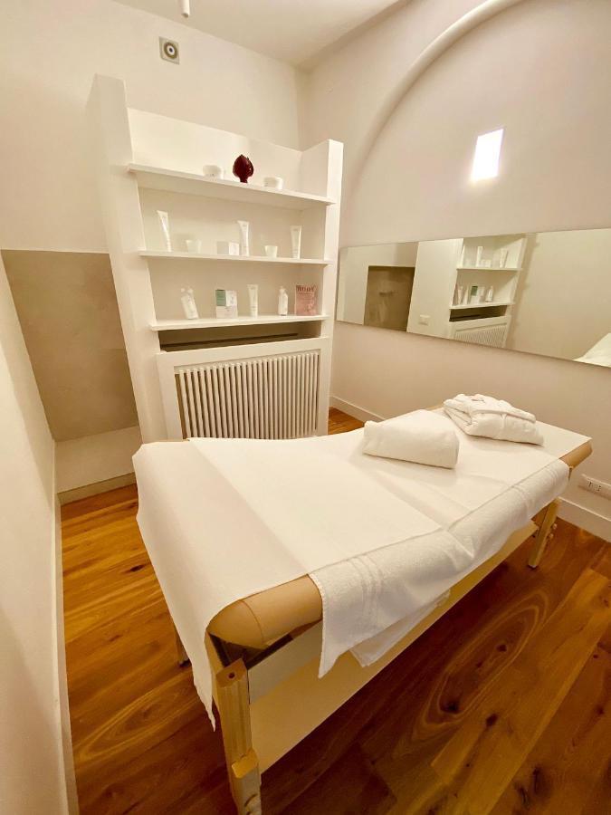 Hotel Saraceno Al Faro Taranto Bagian luar foto