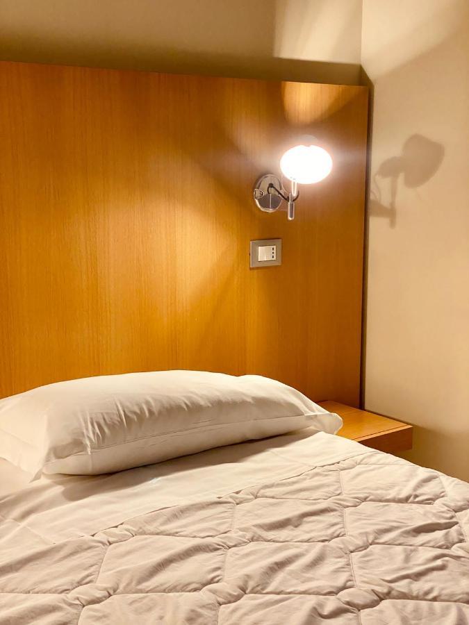 Hotel Saraceno Al Faro Taranto Bagian luar foto