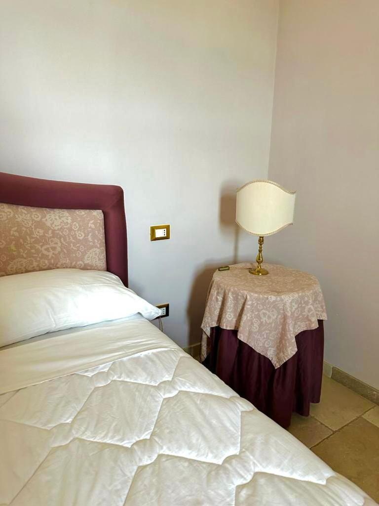 Hotel Saraceno Al Faro Taranto Bagian luar foto