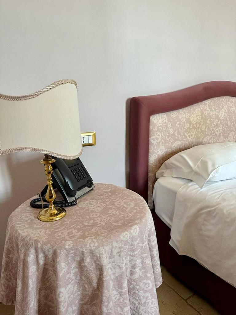 Hotel Saraceno Al Faro Taranto Bagian luar foto
