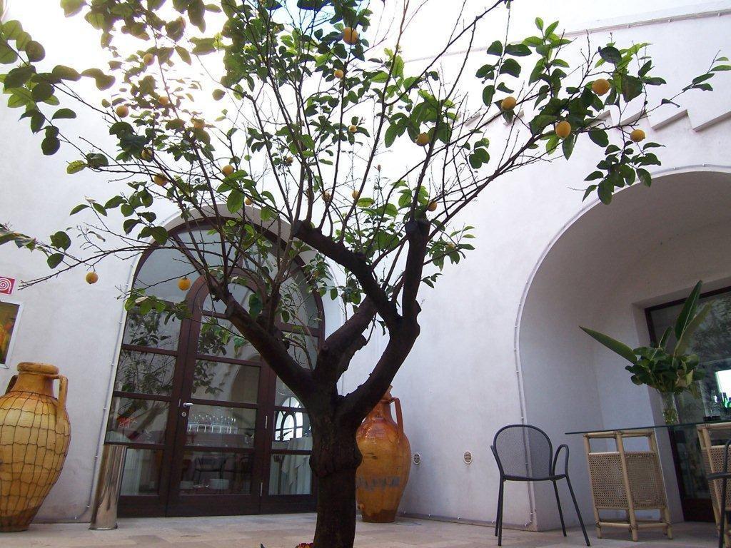 Hotel Saraceno Al Faro Taranto Bagian luar foto