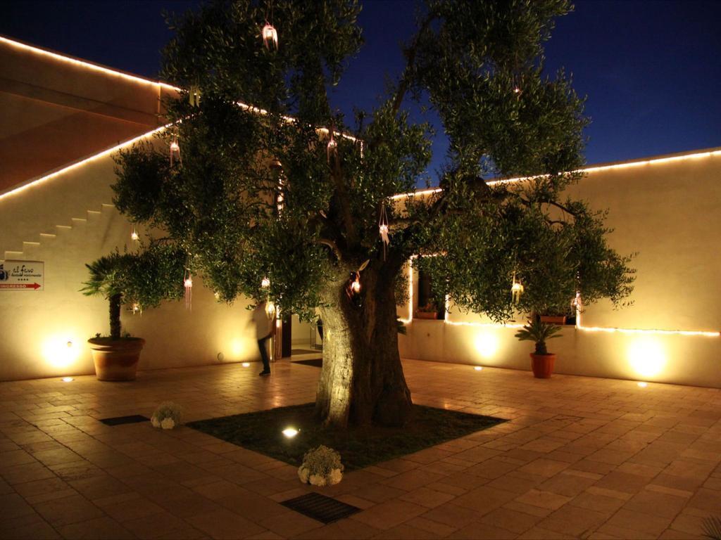 Hotel Saraceno Al Faro Taranto Bagian luar foto