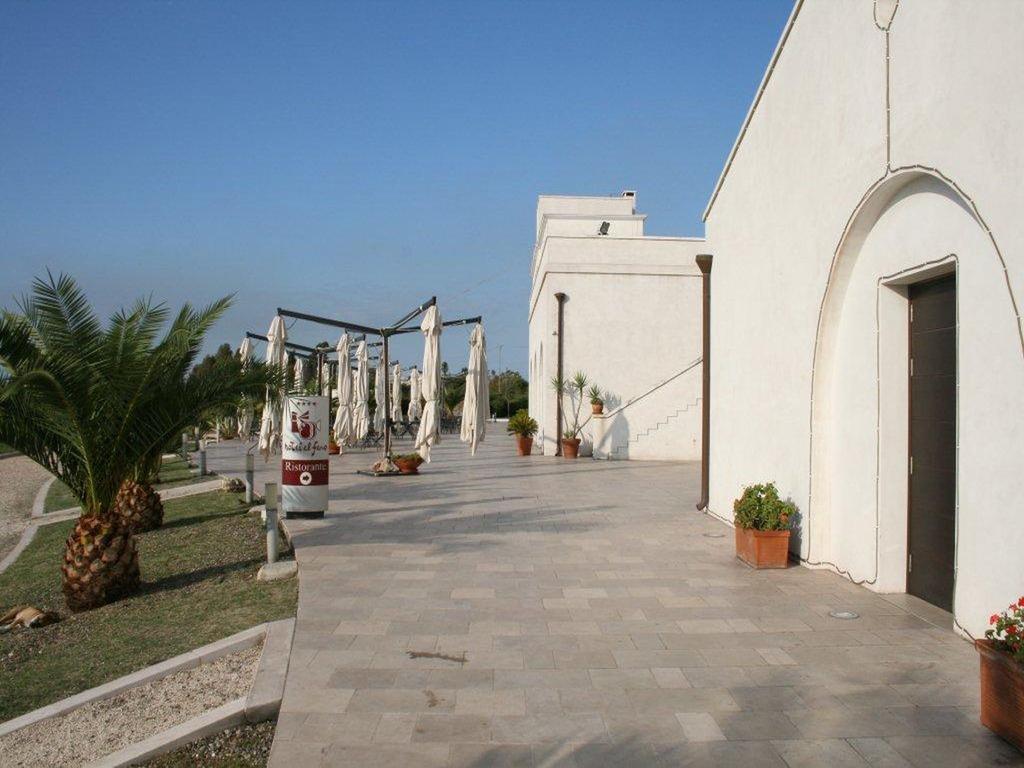 Hotel Saraceno Al Faro Taranto Bagian luar foto