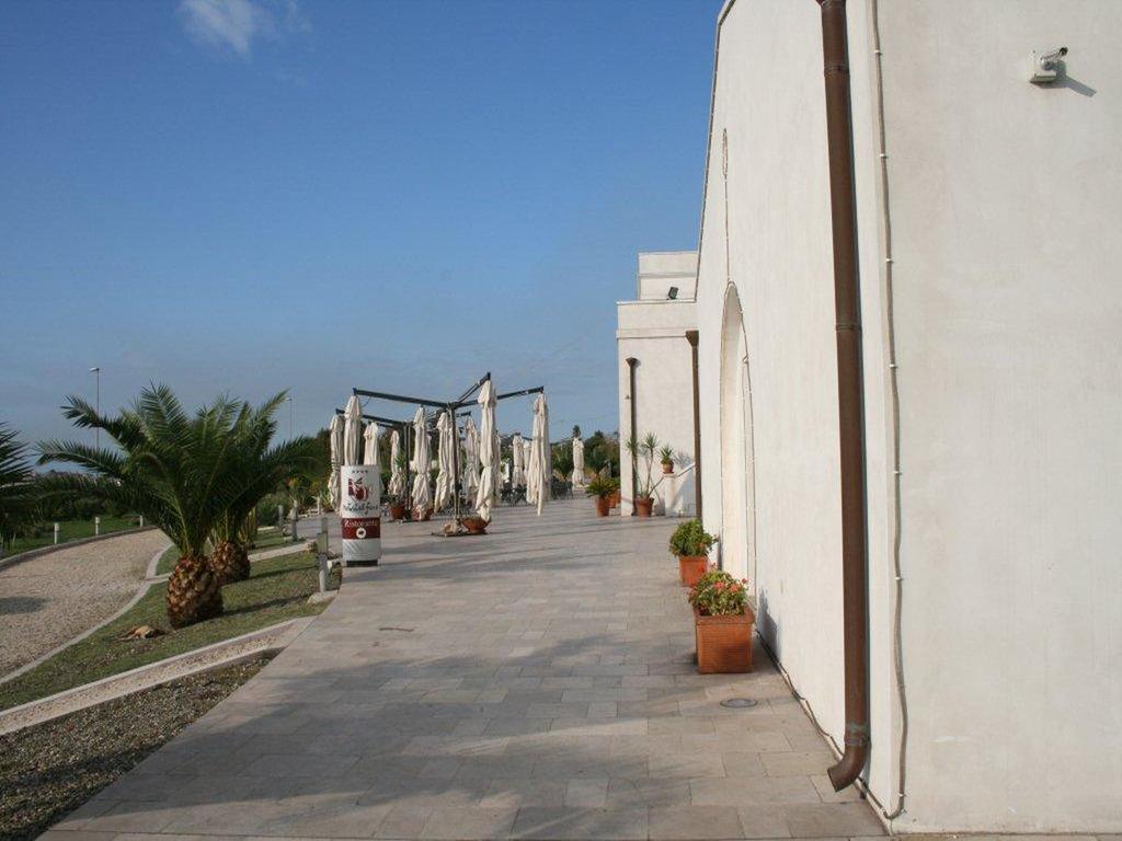 Hotel Saraceno Al Faro Taranto Bagian luar foto