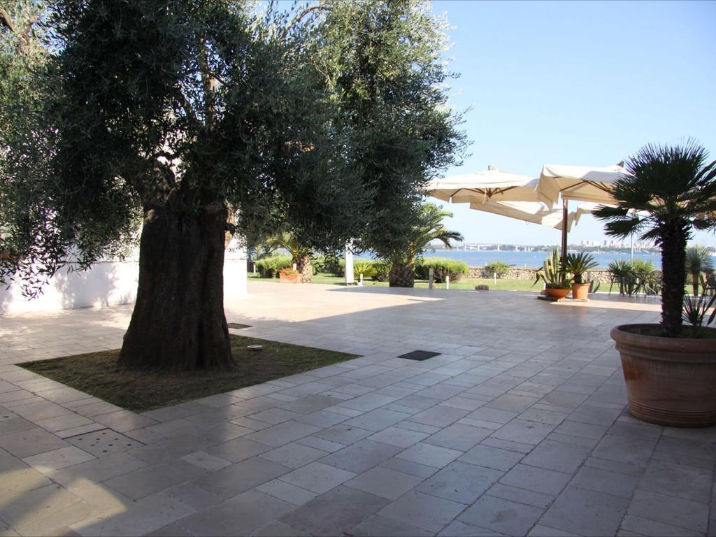Hotel Saraceno Al Faro Taranto Bagian luar foto