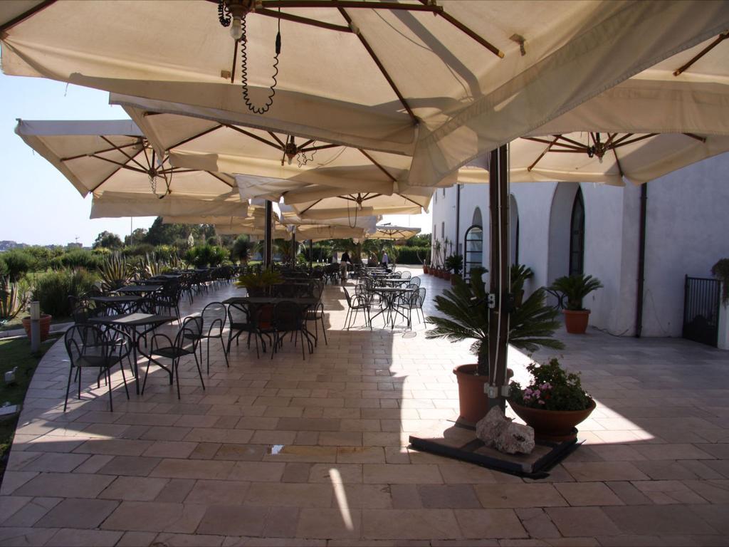 Hotel Saraceno Al Faro Taranto Bagian luar foto