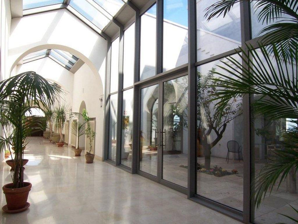 Hotel Saraceno Al Faro Taranto Bagian luar foto