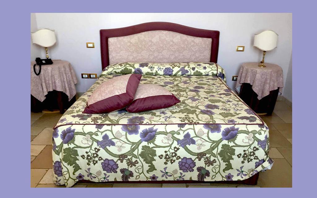 Hotel Saraceno Al Faro Taranto Bagian luar foto